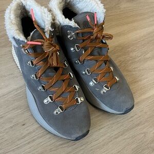 SOREL OUT N ABOUT III CONQUEST WATERPROOF BOOTS WITH FAUX SHEARLING CUFF WOMEN'S